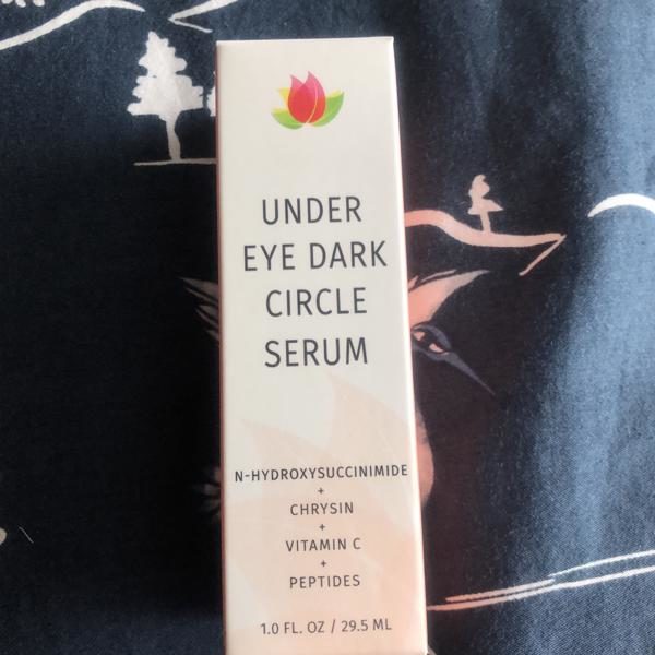 مصل الهالات السوداء من Reviva Labs