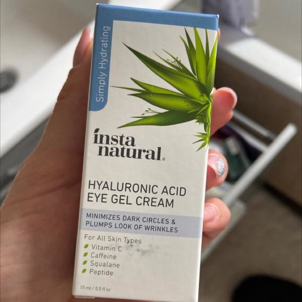 كريم جل للعينين من InstaNatural