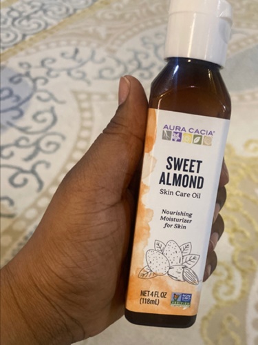 افضل 6 منتجات من اي هيرب زيت اللوز واهم فوائده